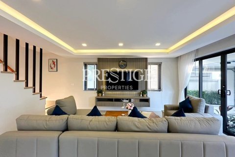 House in Pattaya, Thailand 4 bedrooms № 198397 - photo 3