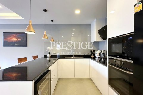 House in Pattaya, Thailand 4 bedrooms № 198397 - photo 8
