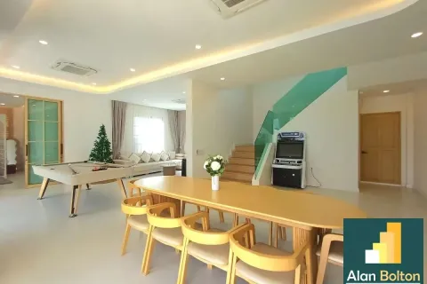 Casa de 5 dormitorios en Pattaya, Tailandia № 211457 - foto 8