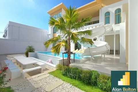 Casa de 5 dormitorios en Pattaya, Tailandia № 211457 - foto 5