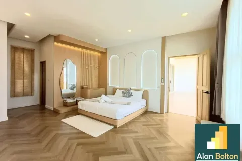 Casa de 5 dormitorios en Pattaya, Tailandia № 211457 - foto 14