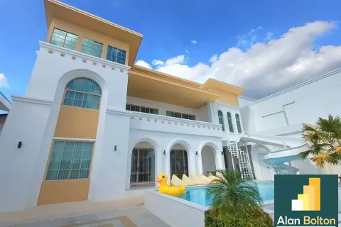 Casa de 5 dormitorios en Pattaya, Tailandia № 211457 - foto 3