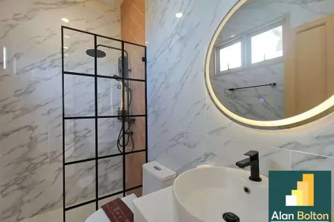 Casa de 5 dormitorios en Pattaya, Tailandia № 211457 - foto 17