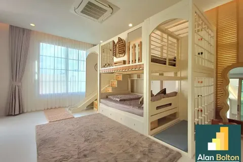 Casa de 5 dormitorios en Pattaya, Tailandia № 211457 - foto 12