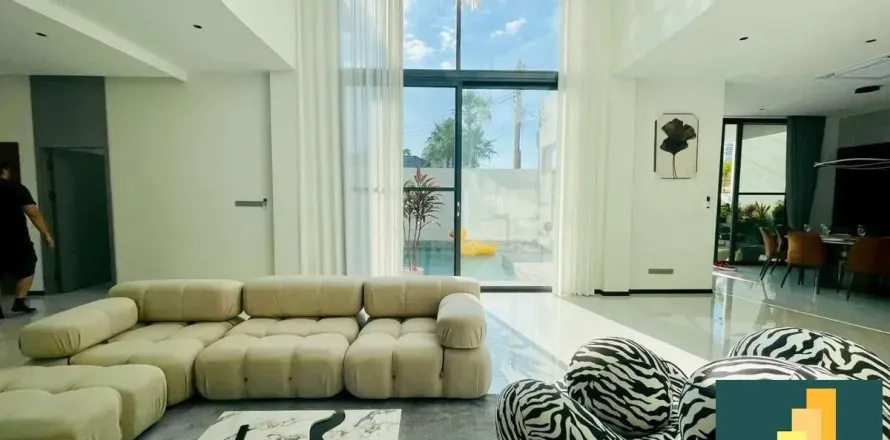 Casa de 4 dormitorios en Jomtien Beach, Pattaya, Tailandia № 211459