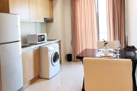 Кондоминиум с 1 спальней в Бангкоке, Таиланд № 143714 - фото 2