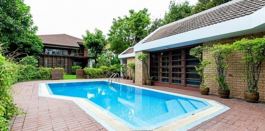 Вилла в Ваттхане, Бангкок, Таиланд с 4 спальнями  № 134064