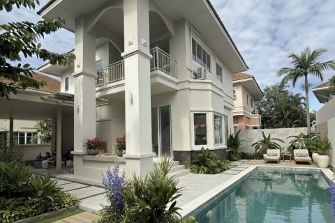 House in San Sai, Thailand 4 bedrooms № 153100 - photo 2