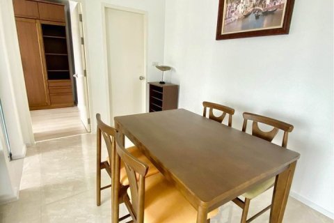 Condo in Khlong Toei, Bangkok, Thailand, 2 bedrooms  № 153103 - photo 12