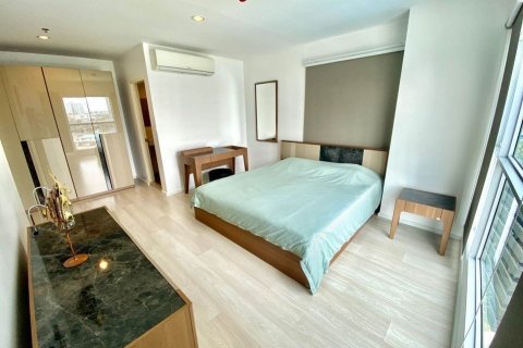 Condo in Khlong Toei, Bangkok, Thailand, 2 bedrooms  № 153103 - photo 7