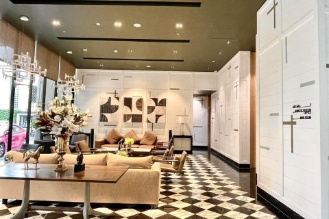 Condo in Watthana, Bangkok, Thailand, 2 bedrooms  № 147966 - photo 17