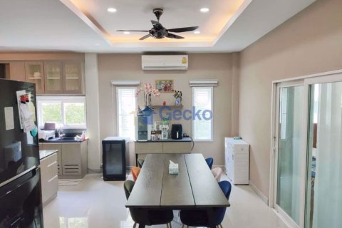 House in Pattaya, Thailand 3 bedrooms № 196790 - photo 4