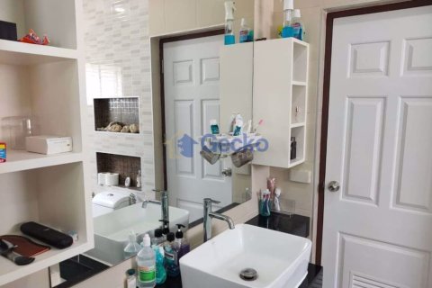 House in Pattaya, Thailand 3 bedrooms № 196790 - photo 6