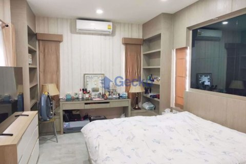 House in Pattaya, Thailand 3 bedrooms № 196790 - photo 7
