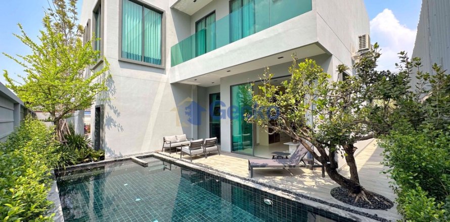 House in Pattaya, Thailand 4 bedrooms № 196787