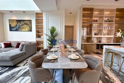 House in Pattaya, Thailand 4 bedrooms № 196787 - photo 25