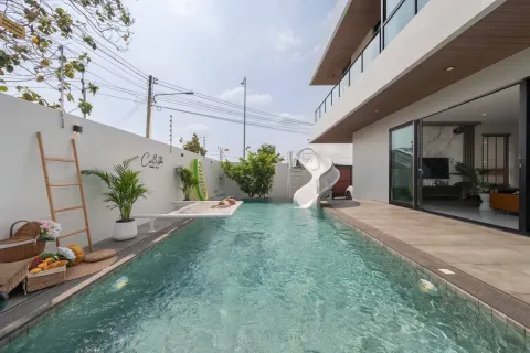 Casa de 4 dormitorios en Pattaya, Tailandia № 210478 - foto 3