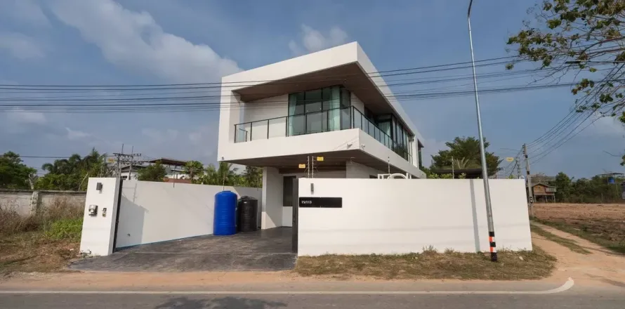 Casa de 4 dormitorios en Pattaya, Tailandia № 210478
