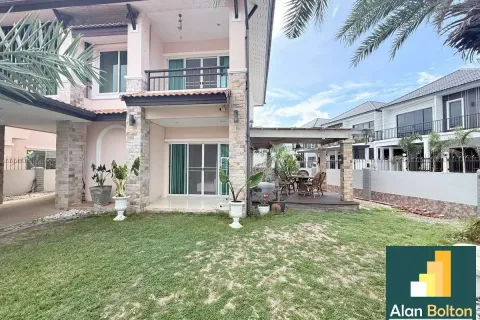 House on Jomtien Beach, Pattaya, Thailand 3 bedrooms № 210479 - photo 1