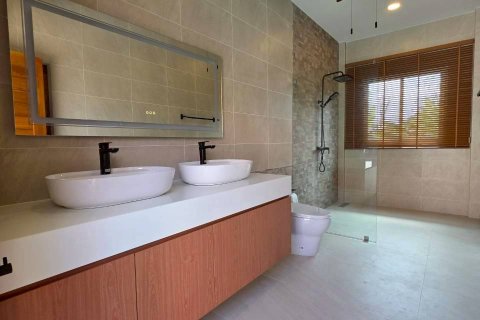 House in Pattaya, Thailand 3 bedrooms № 144465 - photo 18