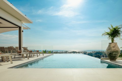 Villa in Phuket, Thailand 4 bedrooms № 136771 - photo 2