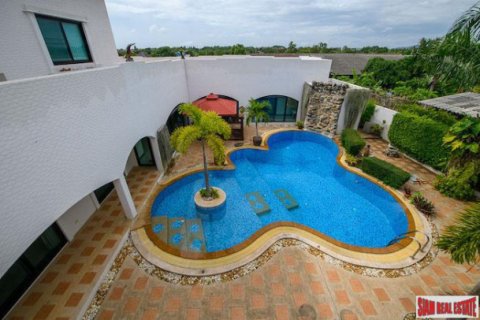Villa in Pattaya, Thailand 6 bedrooms № 194130 - photo 5