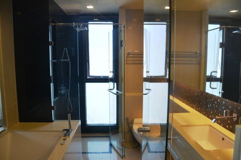Condo à Bang Rak, Bangkok, Thaïlande, 2 chambres № 136691 - photo 16