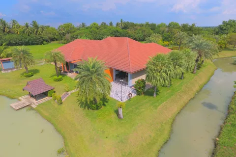 House in Nakhon Ratchasima, Thailand 4 bedrooms № 145634 - photo 4