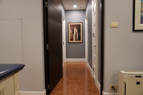 Condo in Bangkok, Thailand, 3 bedrooms  № 143300 - photo 2