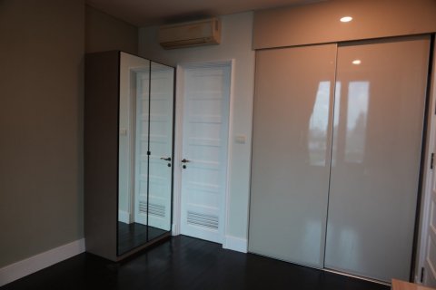 Condo in Bangkok, Thailand, 3 bedrooms  № 143300 - photo 13