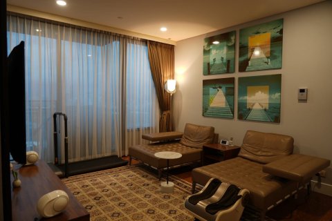 Condo in Bangkok, Thailand, 3 bedrooms  № 143300 - photo 9