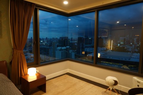 Condo in Bangkok, Thailand, 3 bedrooms  № 143300 - photo 20