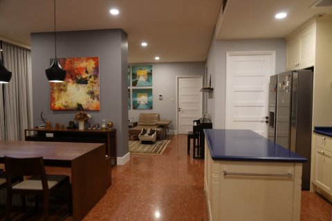 Condo in Bangkok, Thailand, 3 bedrooms  № 143300 - photo 14