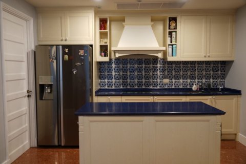 Condo in Bangkok, Thailand, 3 bedrooms  № 143300 - photo 8