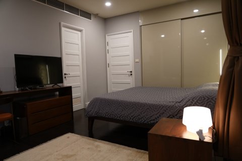 Condo in Bangkok, Thailand, 3 bedrooms  № 143300 - photo 16