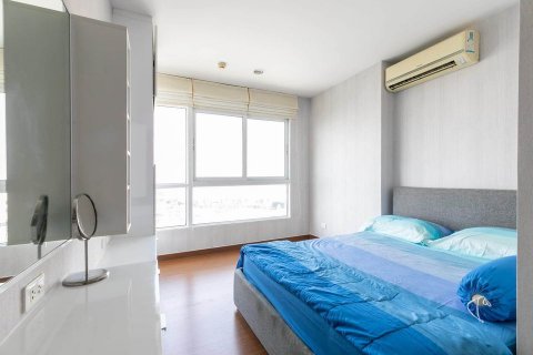 Condo in Bangkok, Thailand, 2 bedrooms  № 143302 - photo 14