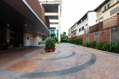 Condo in Bangkok, Thailand, 2 bedrooms  № 143302 - photo 3