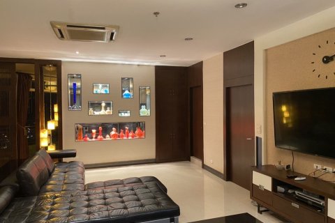 Кондоминиум с 3 спальнями в Кхлонг Сане, Бангкок, Таиланд № 151397 - фото 2