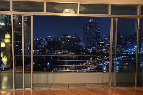 Кондоминиум с 3 спальнями в Кхлонг Сане, Бангкок, Таиланд № 151397 - фото 11