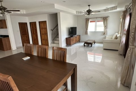 House in Pattaya, Thailand 4 bedrooms № 151398 - photo 3