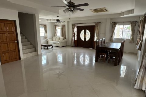 House in Pattaya, Thailand 4 bedrooms № 151398 - photo 2