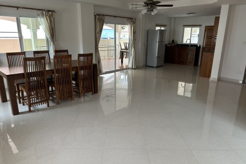 House in Pattaya, Thailand 4 bedrooms № 151398 - photo 10