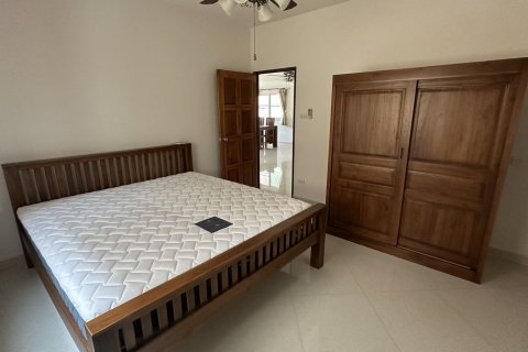 House in Pattaya, Thailand 4 bedrooms № 151398 - photo 18