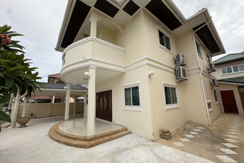 House in Pattaya, Thailand 4 bedrooms № 151398 - photo 9