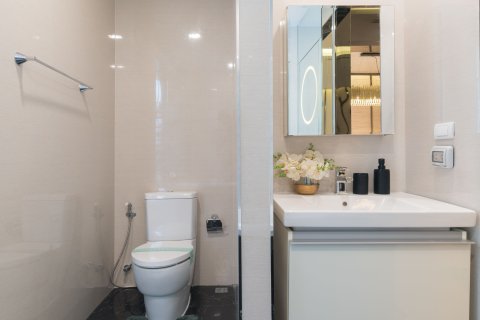 Condo à Khlong Toei, Bangkok, Thaïlande, 2 chambres  № 140578 - photo 10