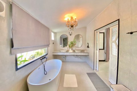 House in Phuket, Thailand 4 bedrooms № 140574 - photo 20