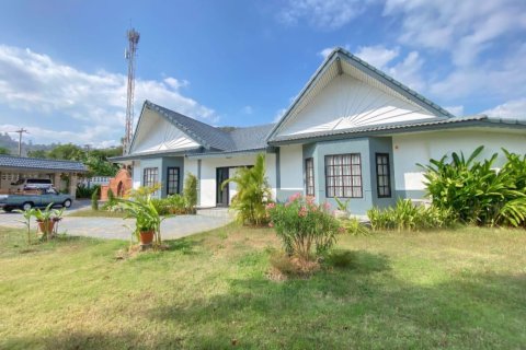 House in Phuket, Thailand 4 bedrooms № 140574 - photo 22