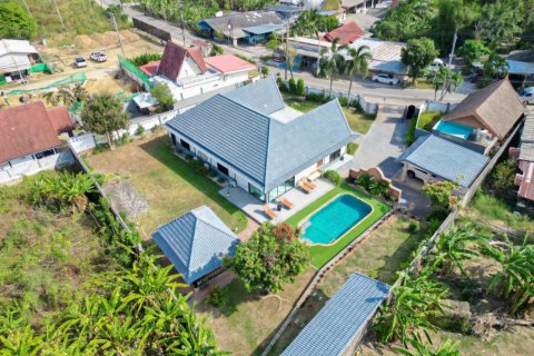 House in Phuket, Thailand 4 bedrooms № 140574 - photo 2