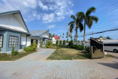 House in Phuket, Thailand 4 bedrooms № 140574 - photo 4