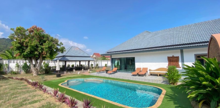 House in Phuket, Thailand 4 bedrooms № 140574